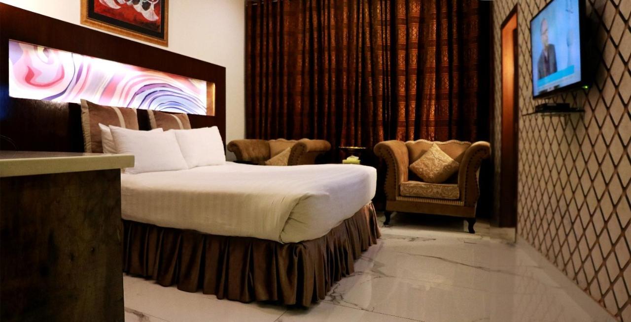 Hilton Suites Lahore Buitenkant foto