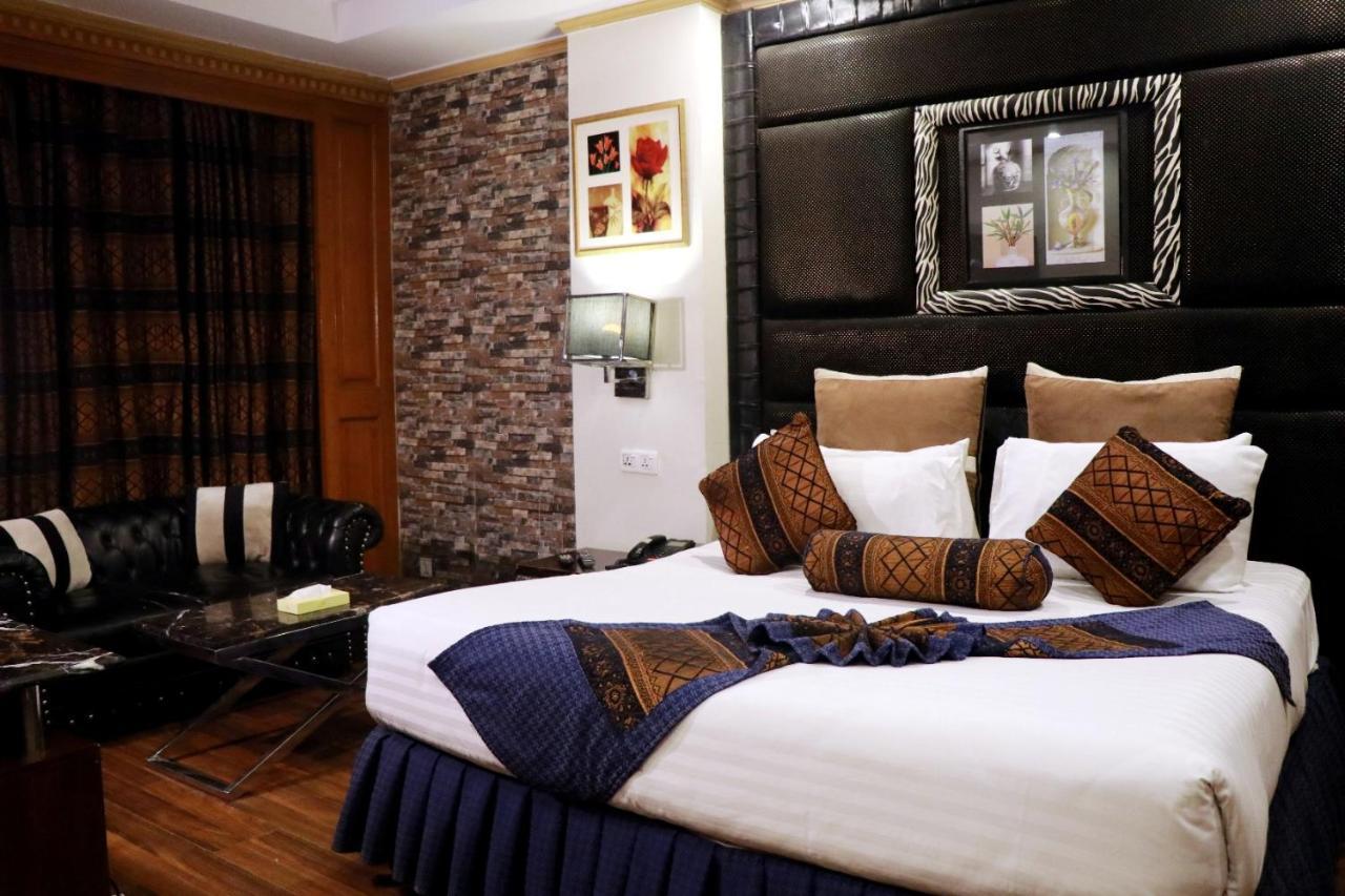 Hilton Suites Lahore Buitenkant foto