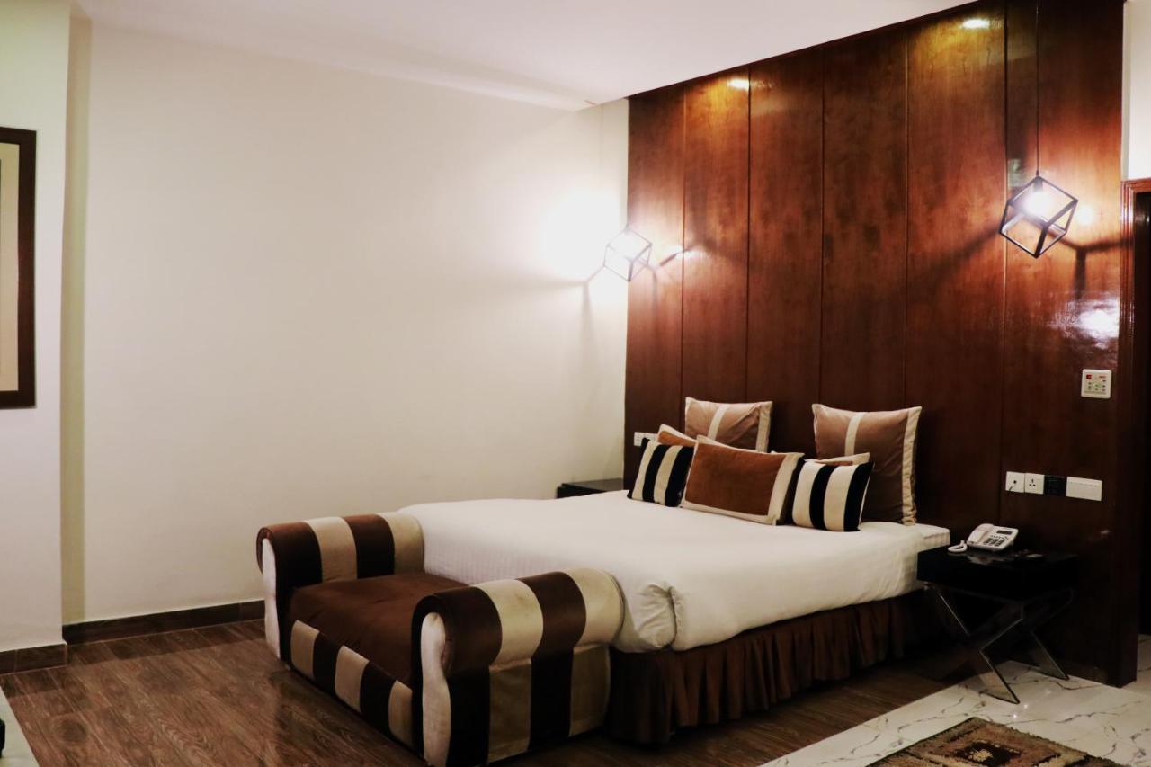 Hilton Suites Lahore Buitenkant foto