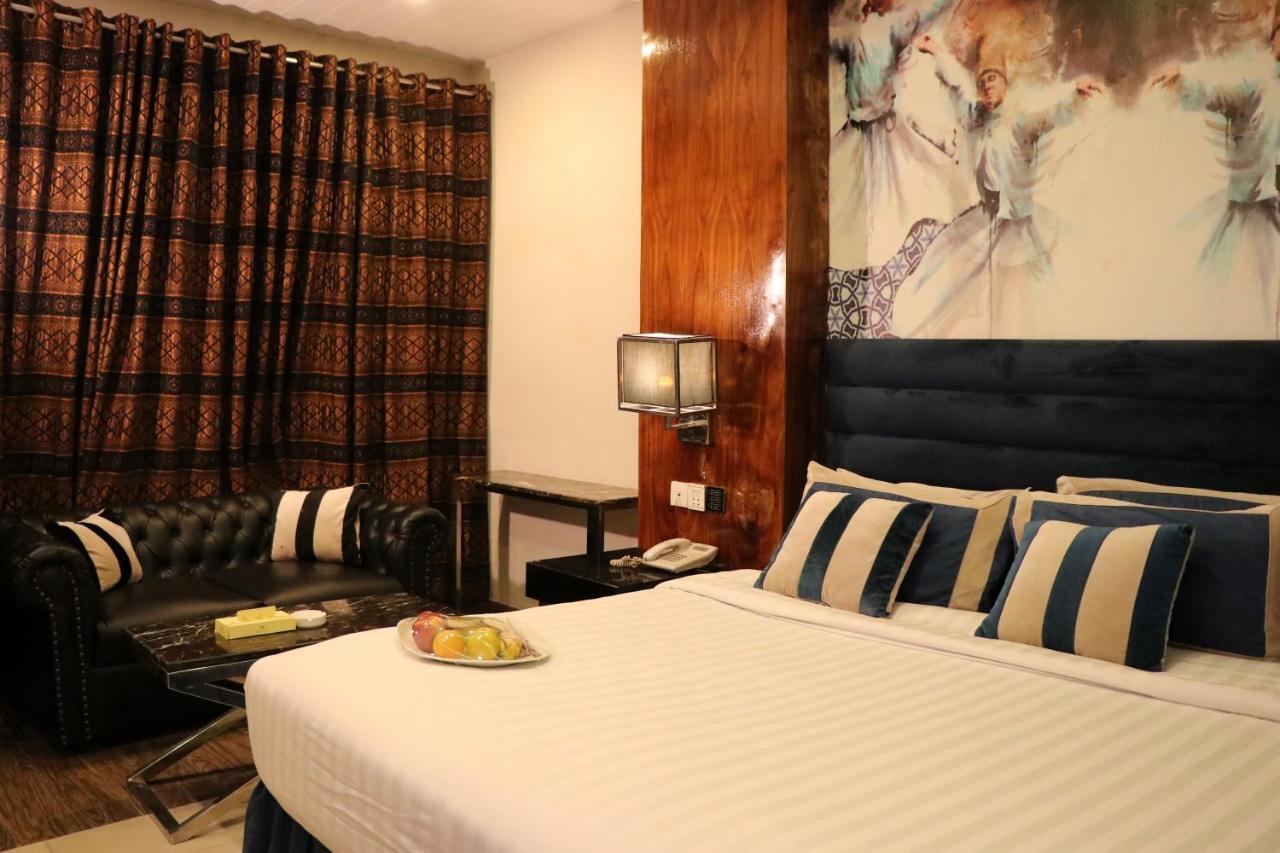 Hilton Suites Lahore Buitenkant foto