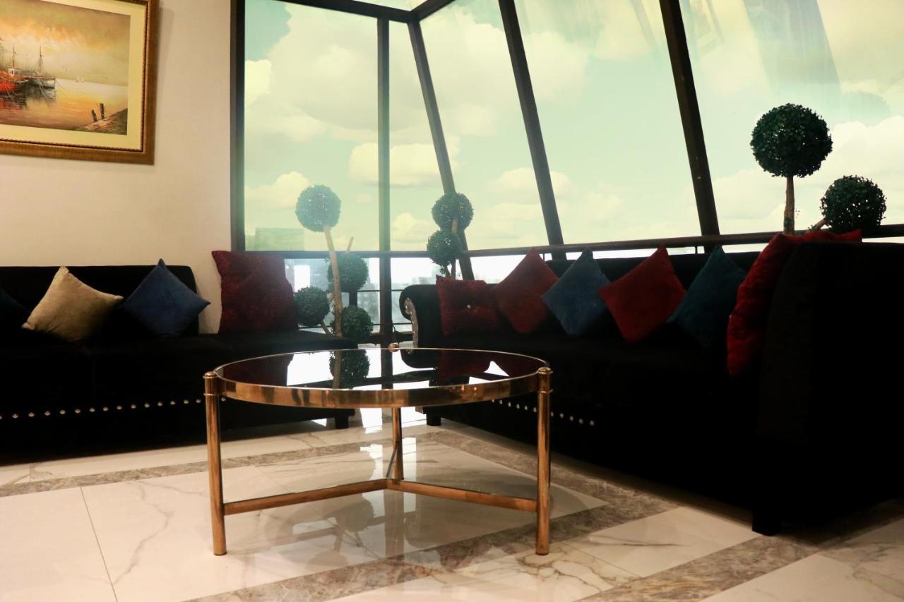 Hilton Suites Lahore Buitenkant foto