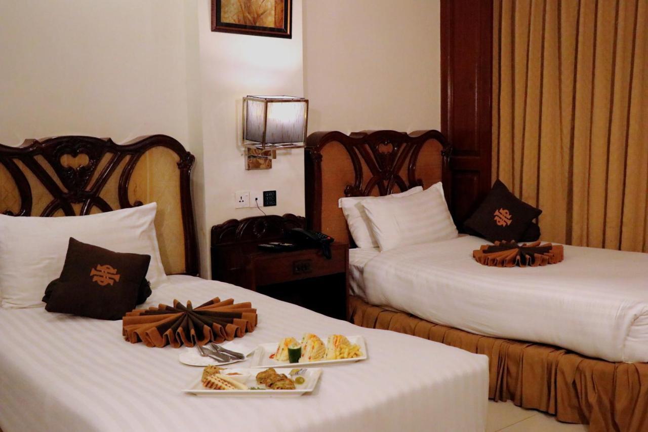 Hilton Suites Lahore Buitenkant foto