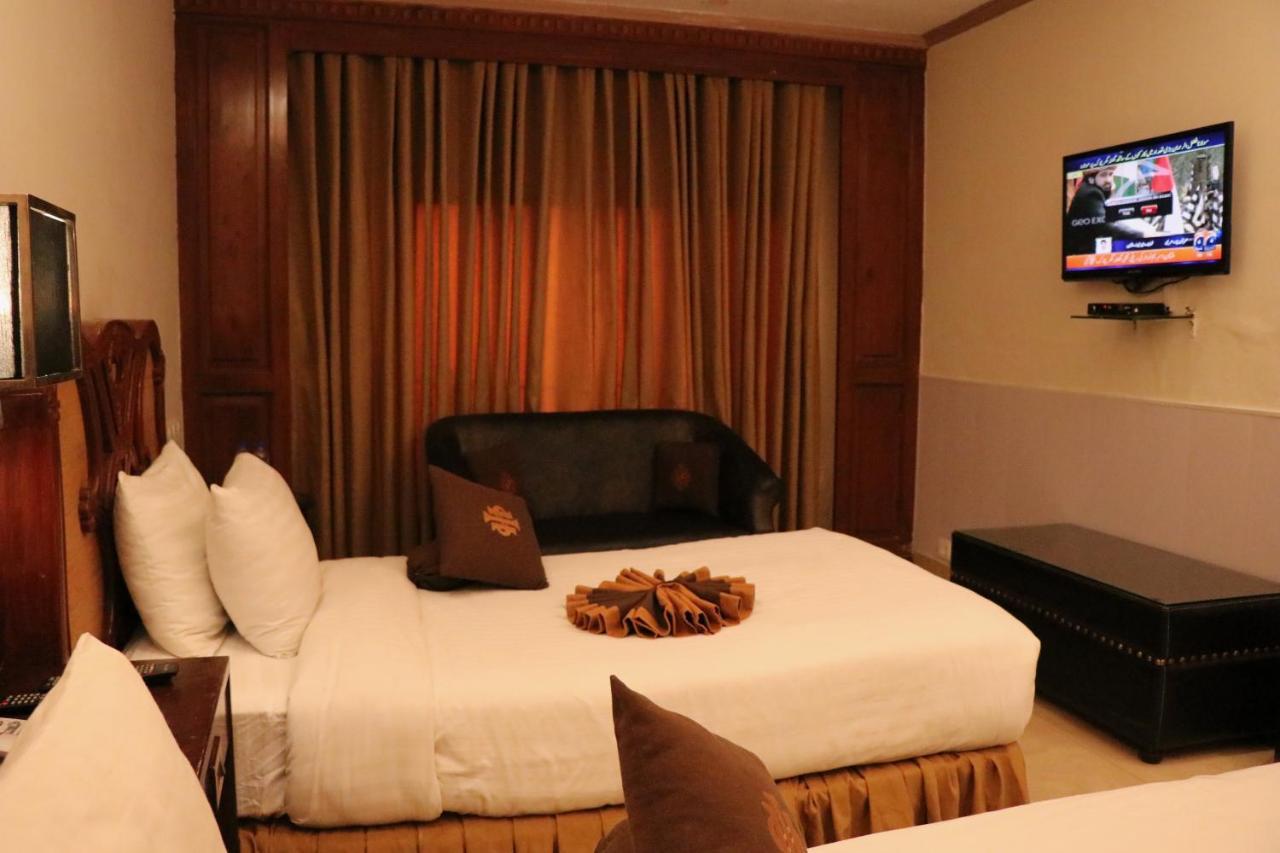 Hilton Suites Lahore Buitenkant foto