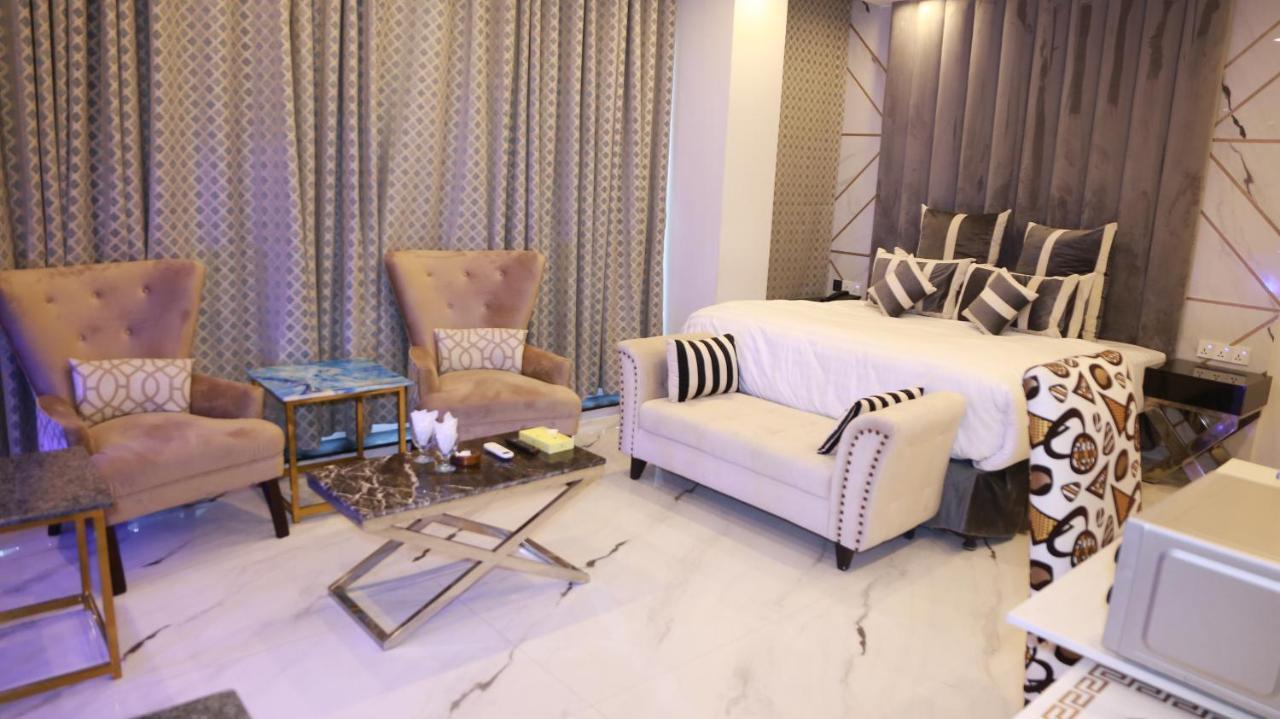 Hilton Suites Lahore Buitenkant foto