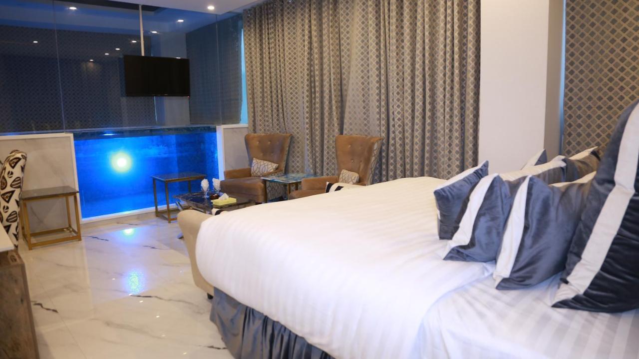 Hilton Suites Lahore Buitenkant foto