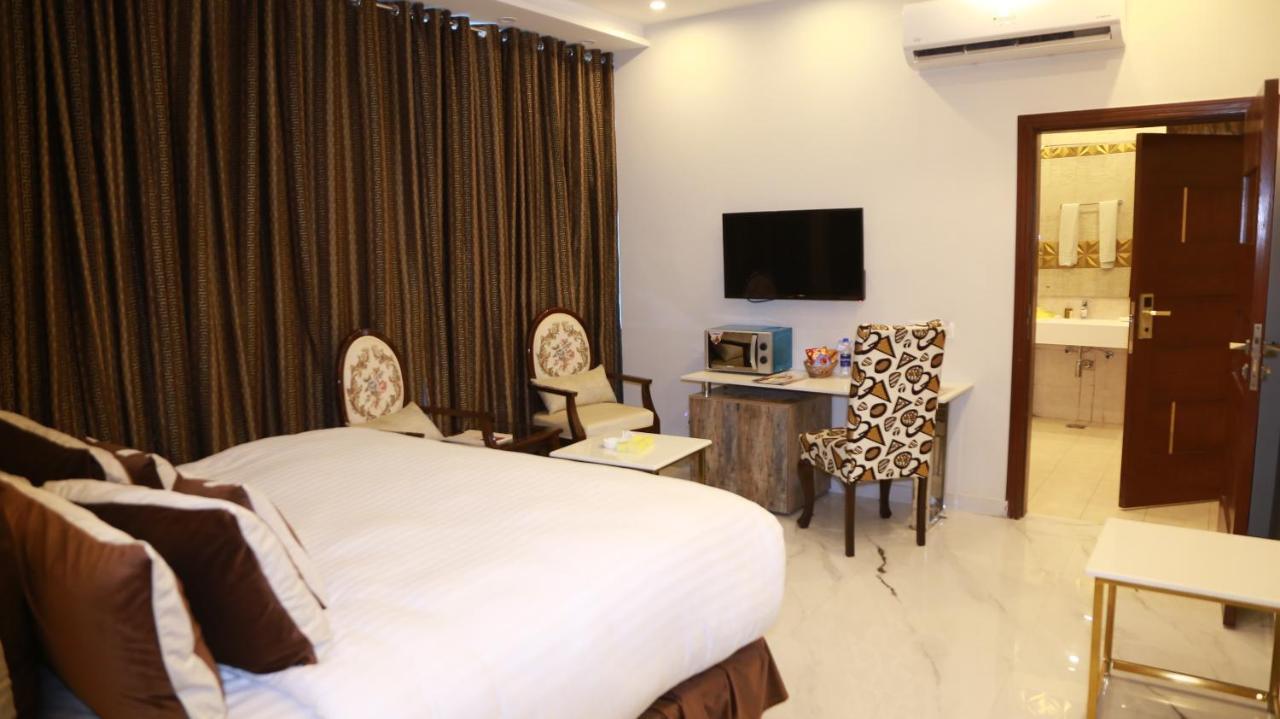 Hilton Suites Lahore Buitenkant foto