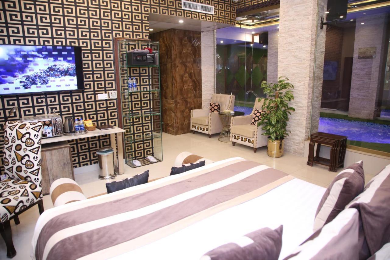Hilton Suites Lahore Buitenkant foto