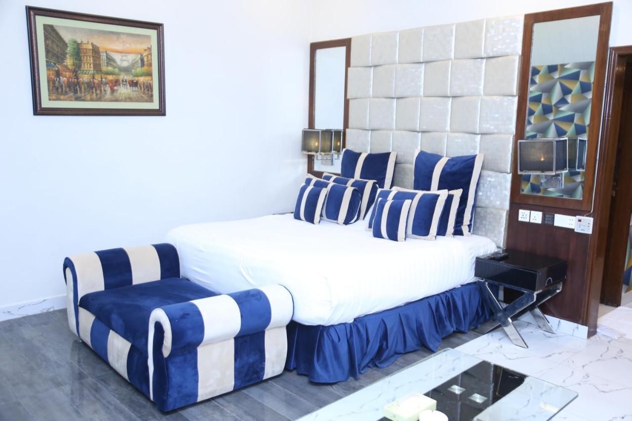 Hilton Suites Lahore Buitenkant foto