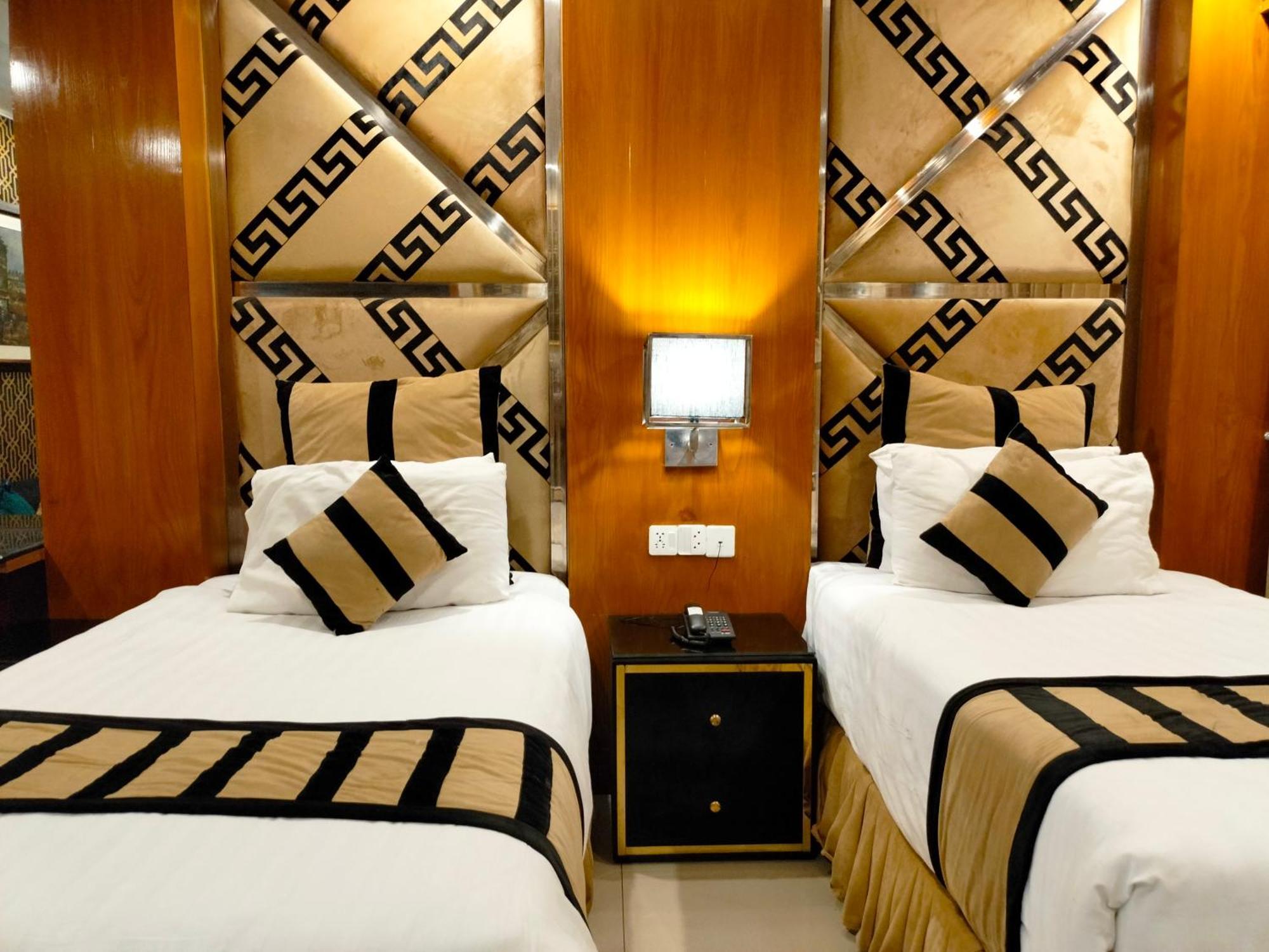 Hilton Suites Lahore Buitenkant foto
