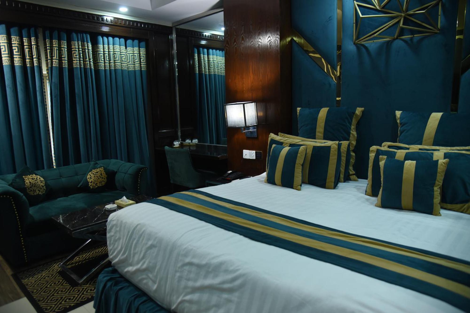 Hilton Suites Lahore Buitenkant foto