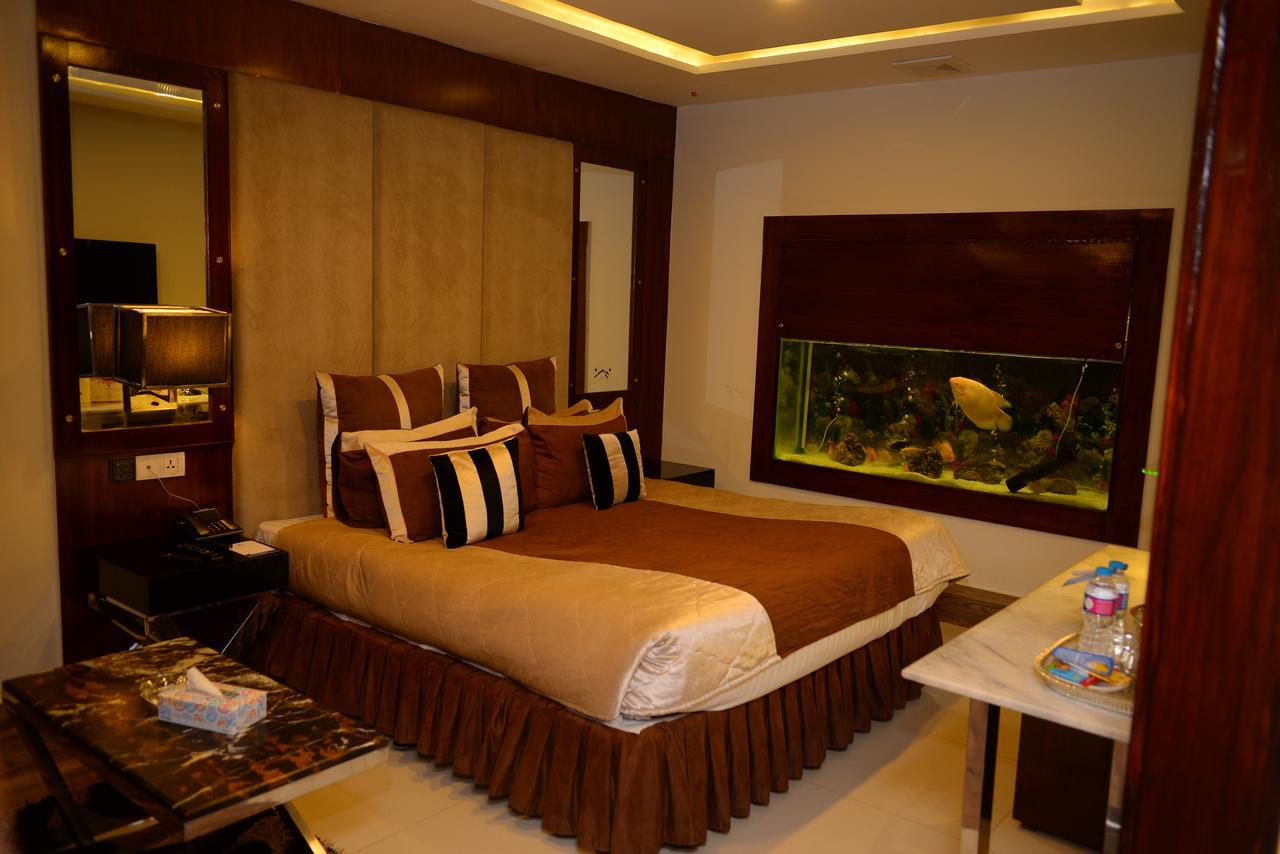 Hilton Suites Lahore Buitenkant foto
