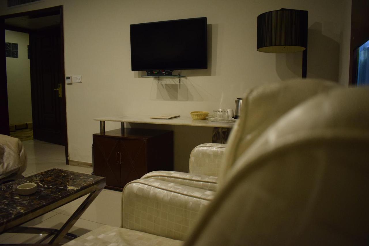 Hilton Suites Lahore Buitenkant foto