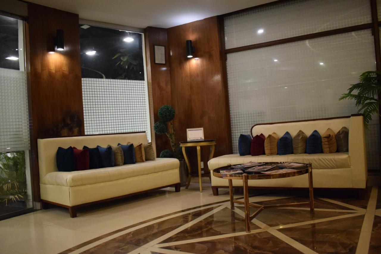 Hilton Suites Lahore Buitenkant foto