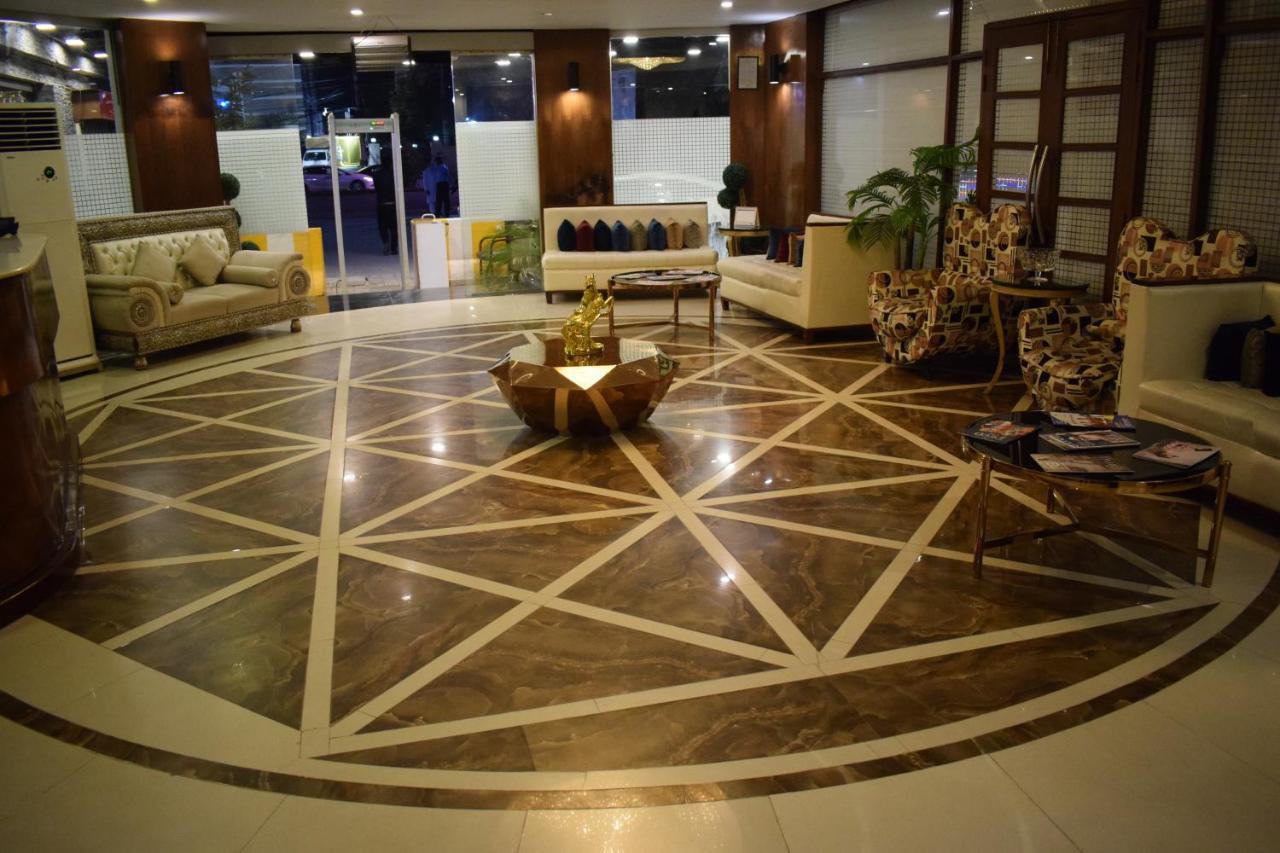Hilton Suites Lahore Buitenkant foto